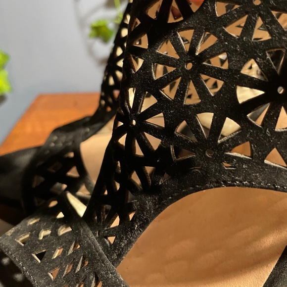 BLACK WEDGED HEELS - Picture 4 of 4